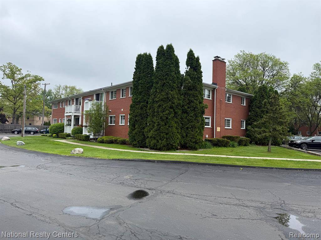 Birmingham, MI 48009,475 N ETON Street C7
