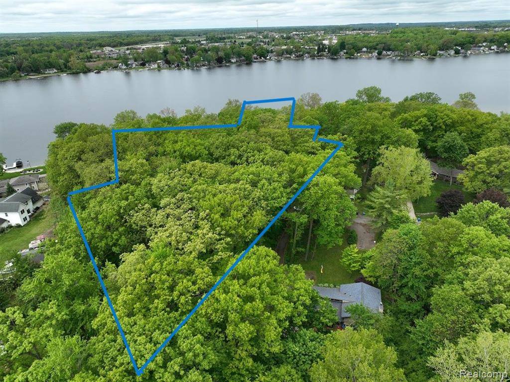 Genoa Twp, MI 48843,832 MAURY