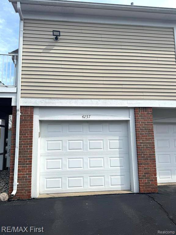 Sterling Heights, MI 48314,4257 BERKSHIRE dr Drive