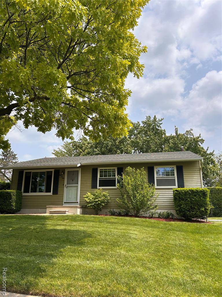 Howell, MI 48843,809 ISBELL Street