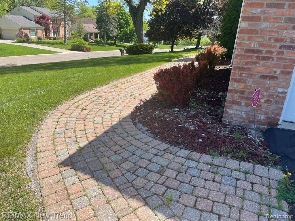 West Bloomfield Twp, MI 48323,5250  Hardwoods  Drive