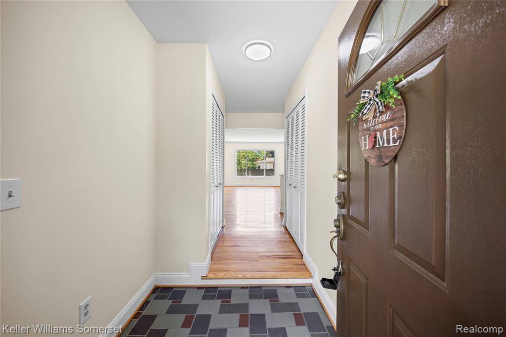 Troy, MI 48085,5292 ABINGTON Drive