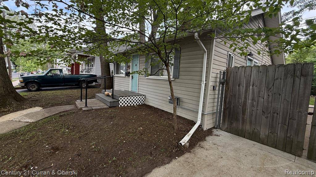 Ferndale, MI 48220,648 W HAZELHURST Street