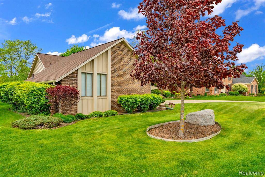 Grand Blanc, MI 48439,836 BOUTELL Drive