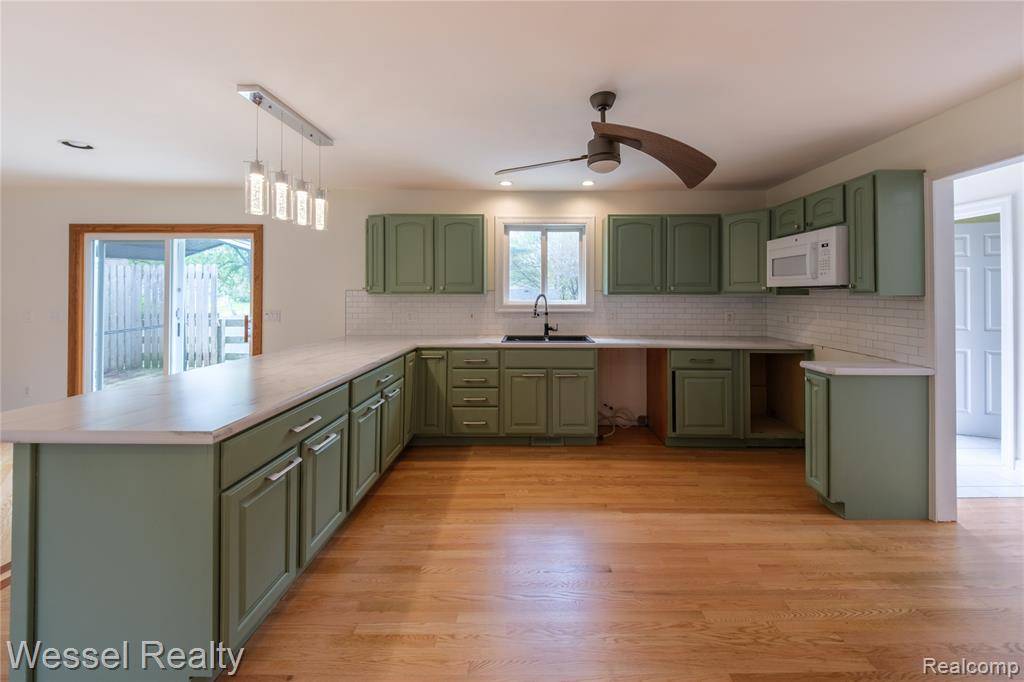 Shelby Twp, MI 48317,47437 BETTY Street