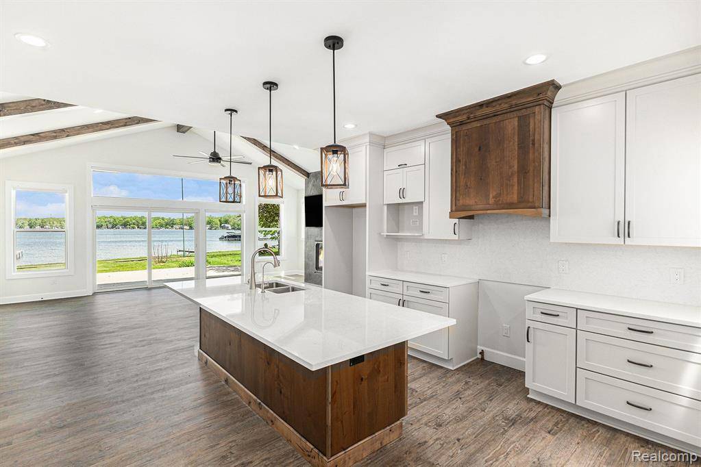 Hamburg Twp, MI 48143,9693 BEVERLY Drive