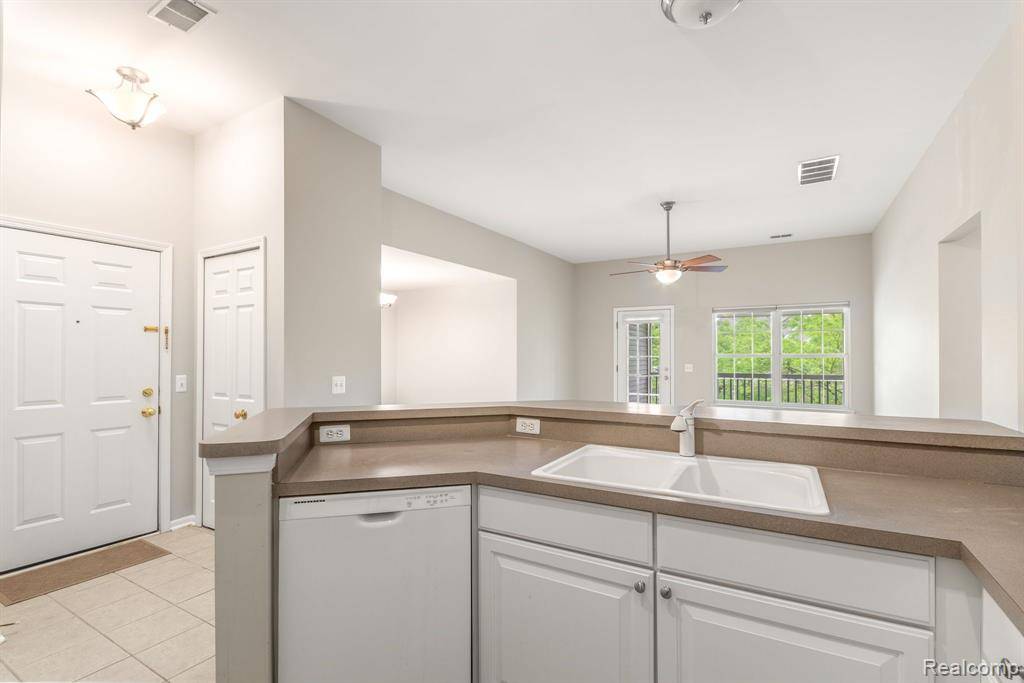 Ann Arbor, MI 48105,2781 Knightsbridge Circle 72