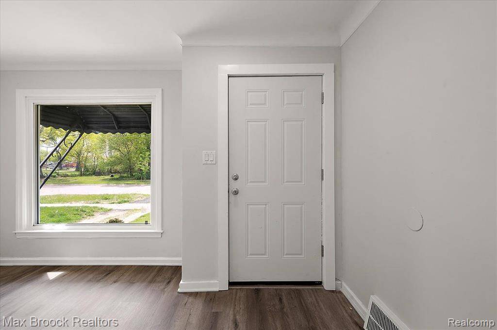 Royal Oak Twp, MI 48220,21392 BETHLAWN Boulevard