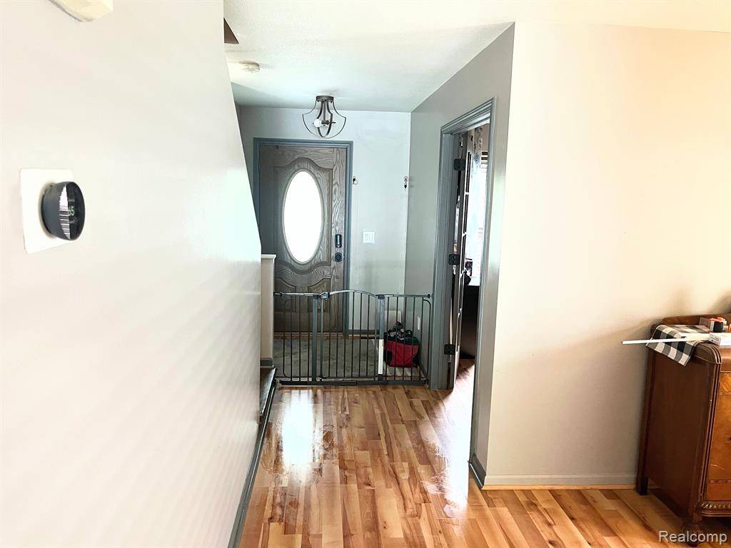 Waterford Twp, MI 48327,38 CASCADE Lane