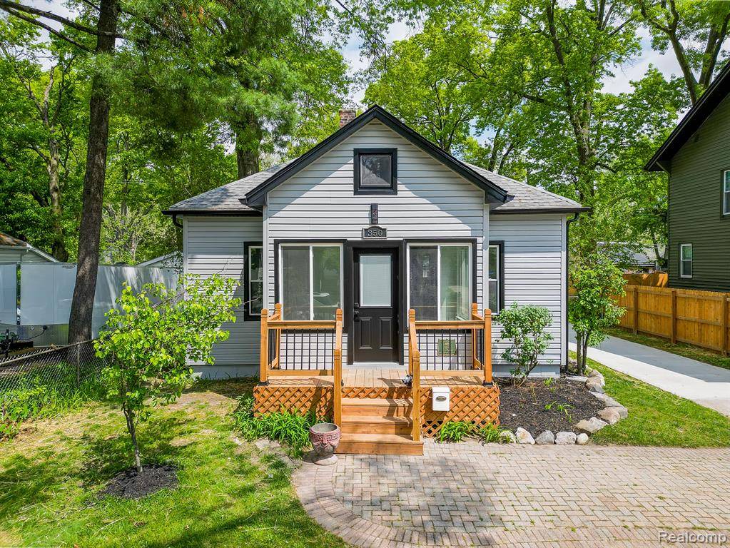 Ferndale, MI 48220,350 W HAZELHURST Street