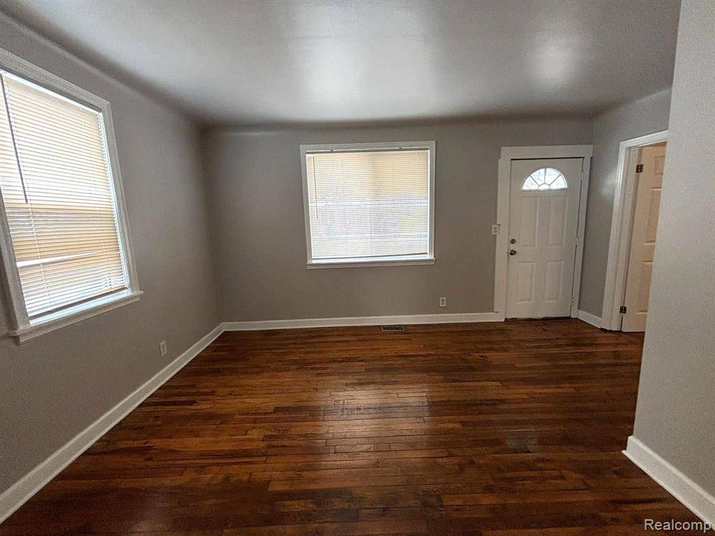 Hazel Park, MI 48030,431 W MADGE Avenue