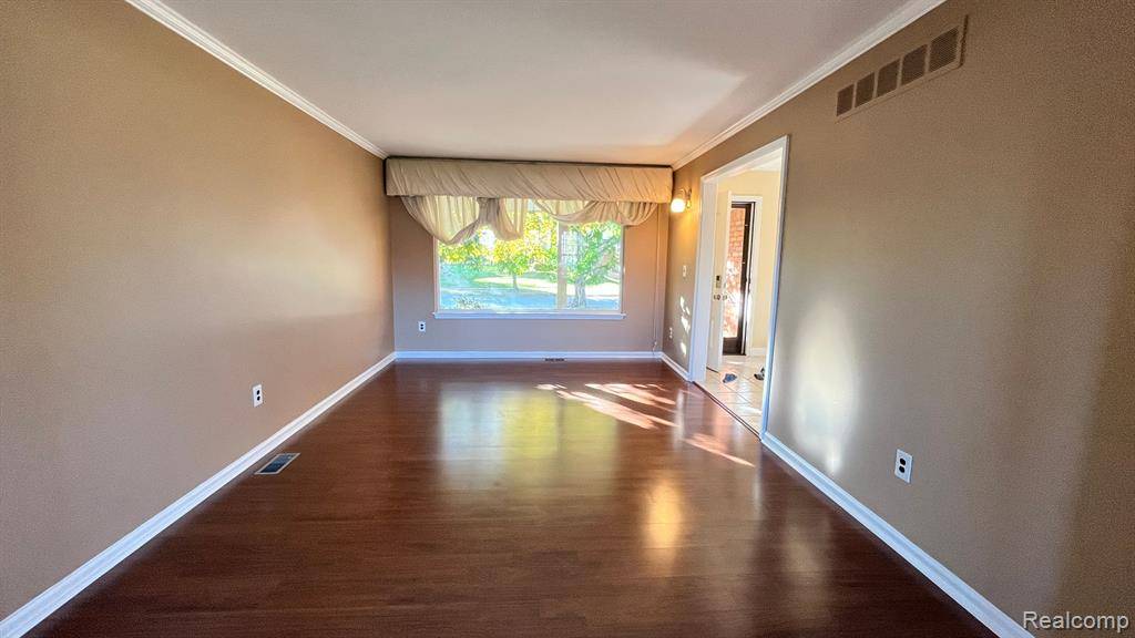 Troy, MI 48084,2852 MAYFAIR Drive