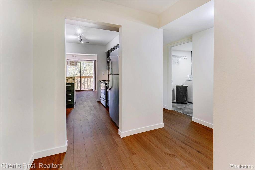 Rochester Hills, MI 48309,1687 RIVERSIDE Drive 18