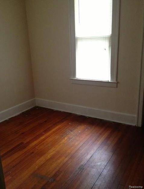 Eastpointe, MI 48021,15251 MAPLEWOOD Avenue