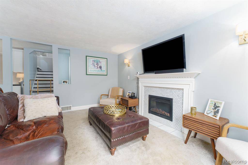 East Lansing, MI 48823,466 WAYLAND Avenue