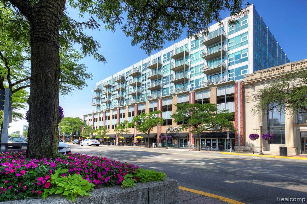 Royal Oak, MI 48067,100 W 5TH ST APT 610