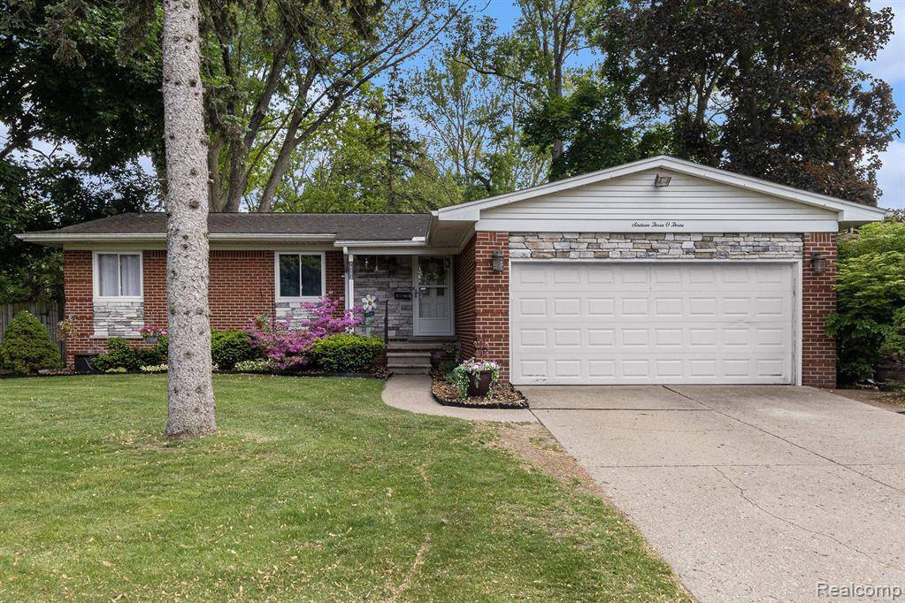 Livonia, MI 48154,16303 POLLYANNA Street