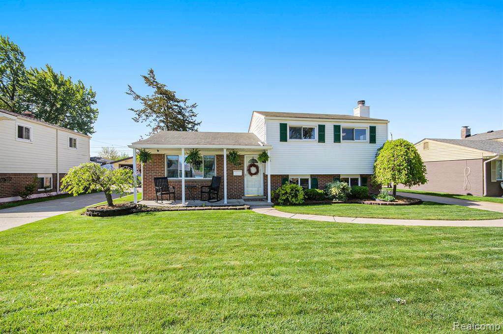Sterling Heights, MI 48310,2426 CAMEL Drive