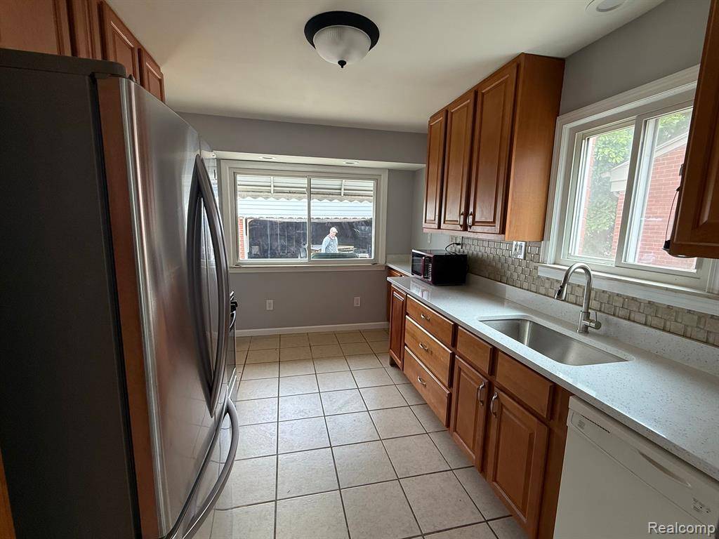 Southgate, MI 48195,15255 MULBERRY Street