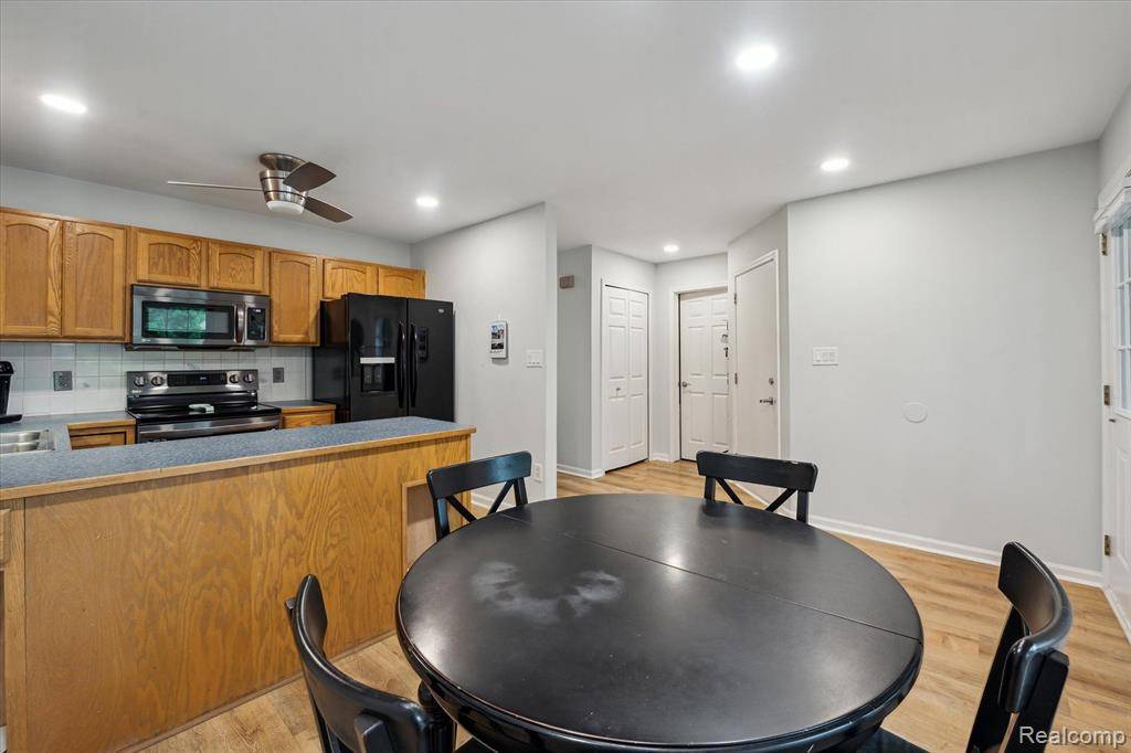 Brighton, MI 48116,326 REDMAPLE Lane