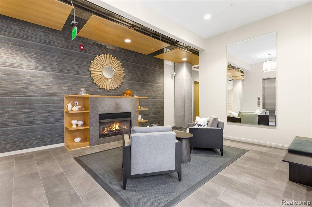 Birmingham, MI 48009,2051 VILLA Road 203