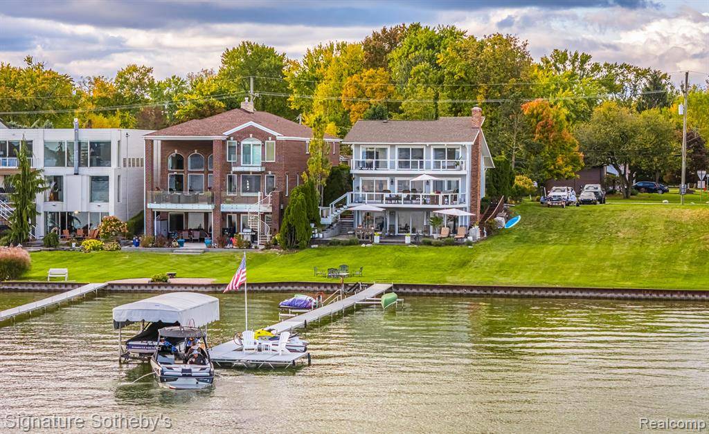 Waterford Twp, MI 48328,3885 LAKE FRONT Street