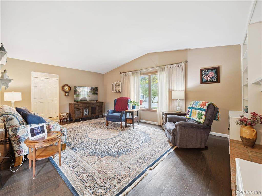 Milford Vlg, MI 48381,232 MONT EAGLE Street