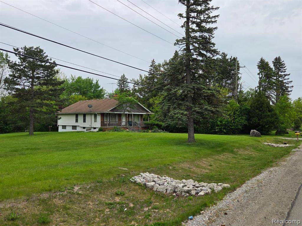 West Bloomfield Twp, MI 48323,7545/7585 Pontiac Trail