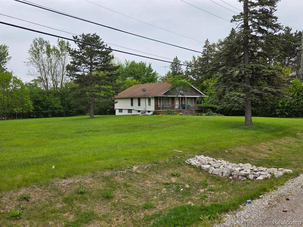 West Bloomfield Twp, MI 48323,7545/7585 Pontiac Trail