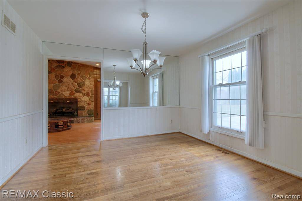 Farmington Hills, MI 48331,33951 Old Timber Road