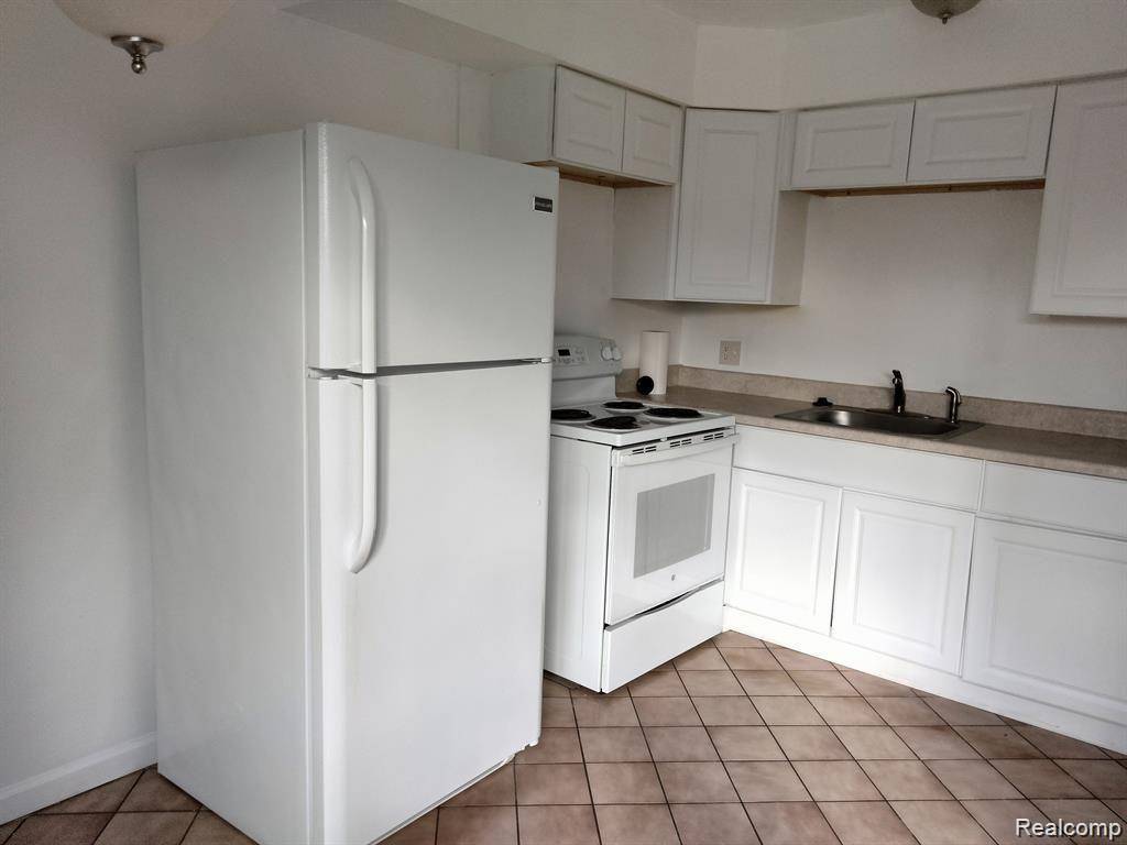 Royal Oak, MI 48073,4830 BRIARWOOD Avenue D2