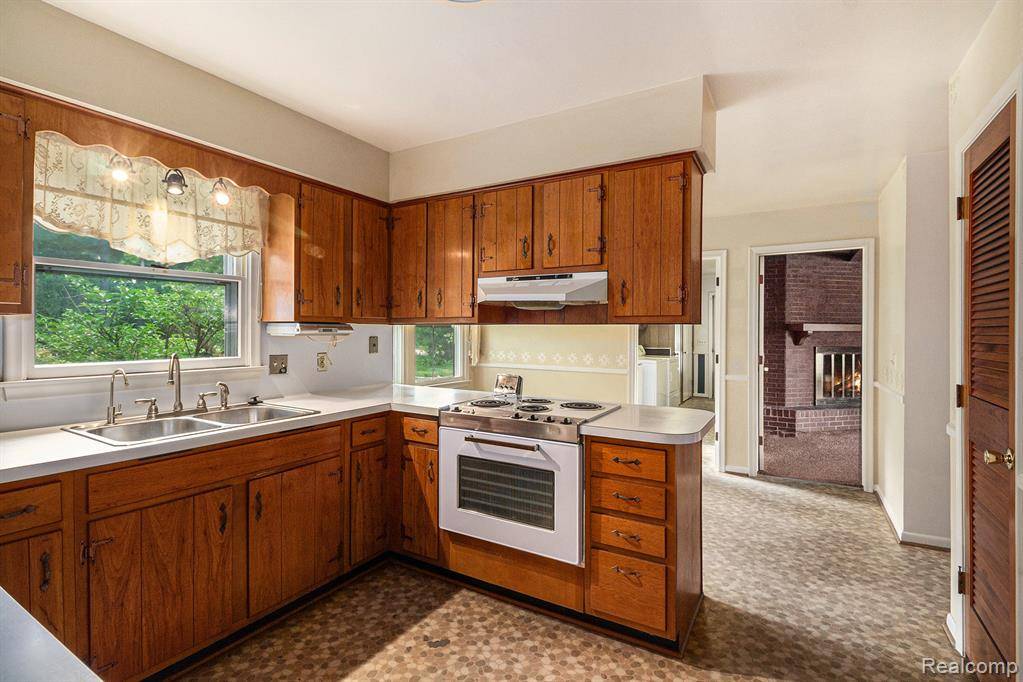 Grand Blanc Twp, MI 48439,8276 APPLEWAY Drive