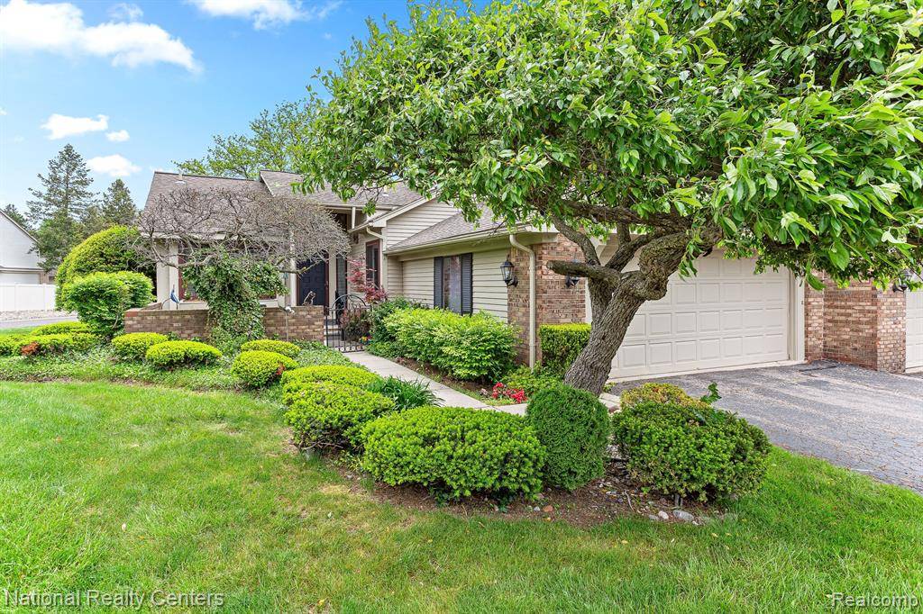 West Bloomfield Twp, MI 48322,7207 Creeks Bend Drive