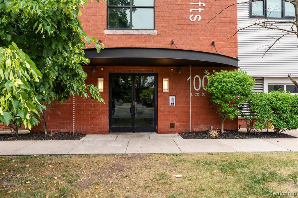 Royal Oak, MI 48067,100 N CENTER Street 404