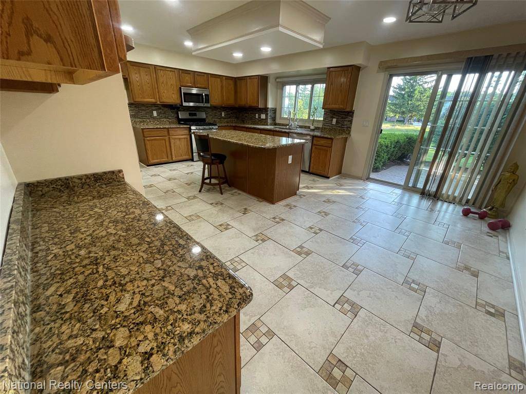 Canton Twp, MI 48188,46740 CLUB