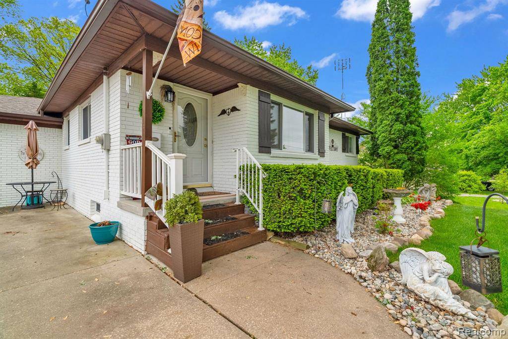 Grand Blanc, MI 48439,11635 SCHRAM Street