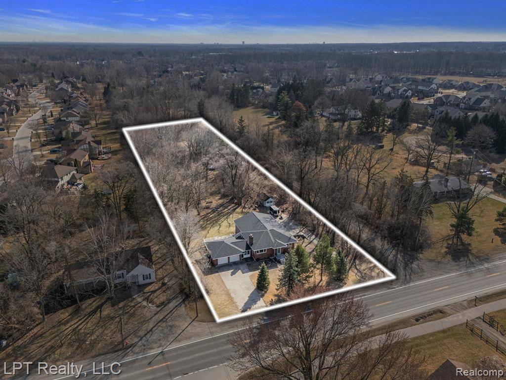 Rochester Hills, MI 48307,804 E AVON Road