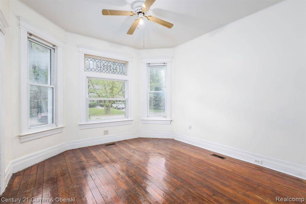 Farmington Hills, MI 48336,28604 GRAYLING Avenue
