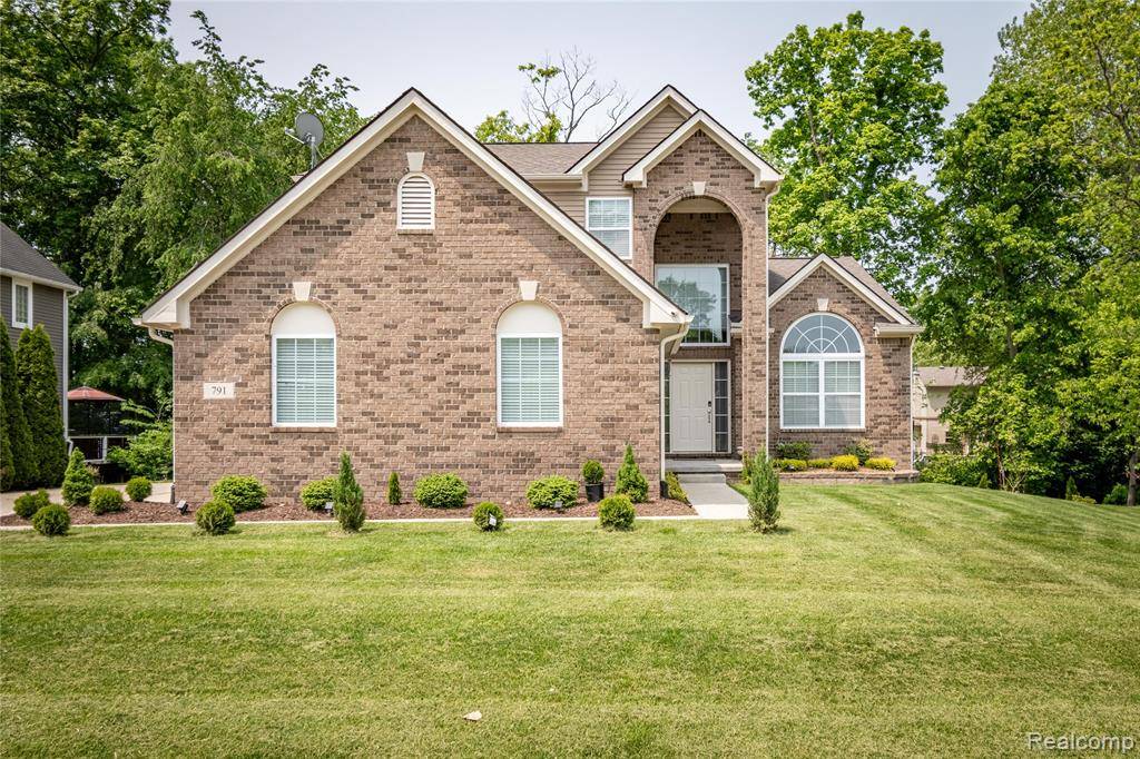 South Lyon, MI 48178,791 GLEN MEADOWS Drive