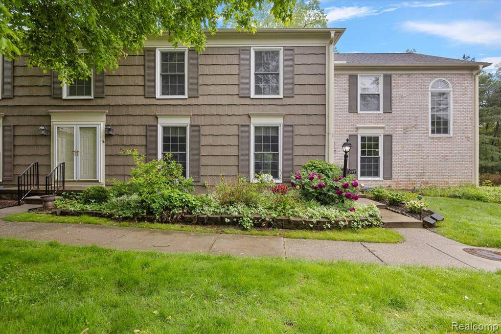 Rochester Hills, MI 48306,1477 CARRIAGE Lane
