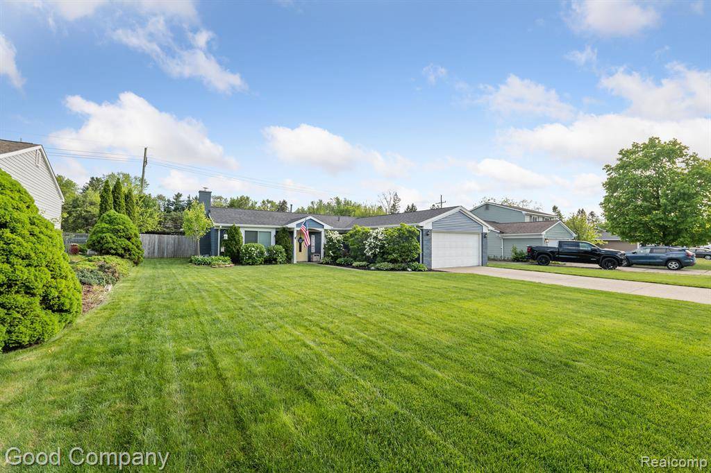 Waterford Twp, MI 48327,1255 MEADOWOOD Drive