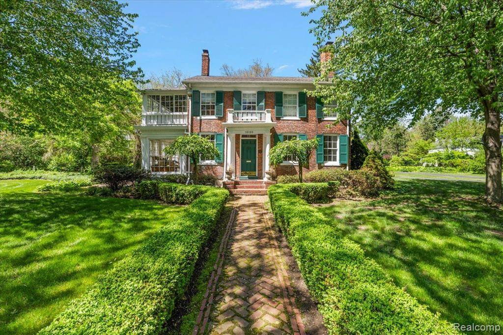 Grosse Pointe Park, MI 48230,16109 E JEFFERSON Avenue