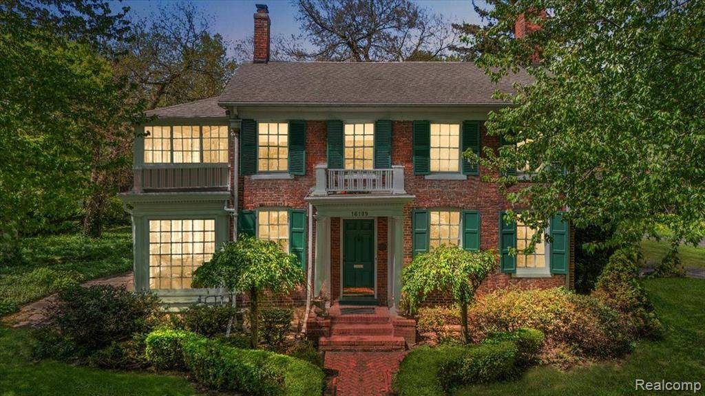 Grosse Pointe Park, MI 48230,16109 E JEFFERSON Avenue