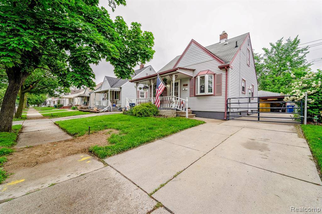 Lincoln Park, MI 48146,706 WHITE Avenue