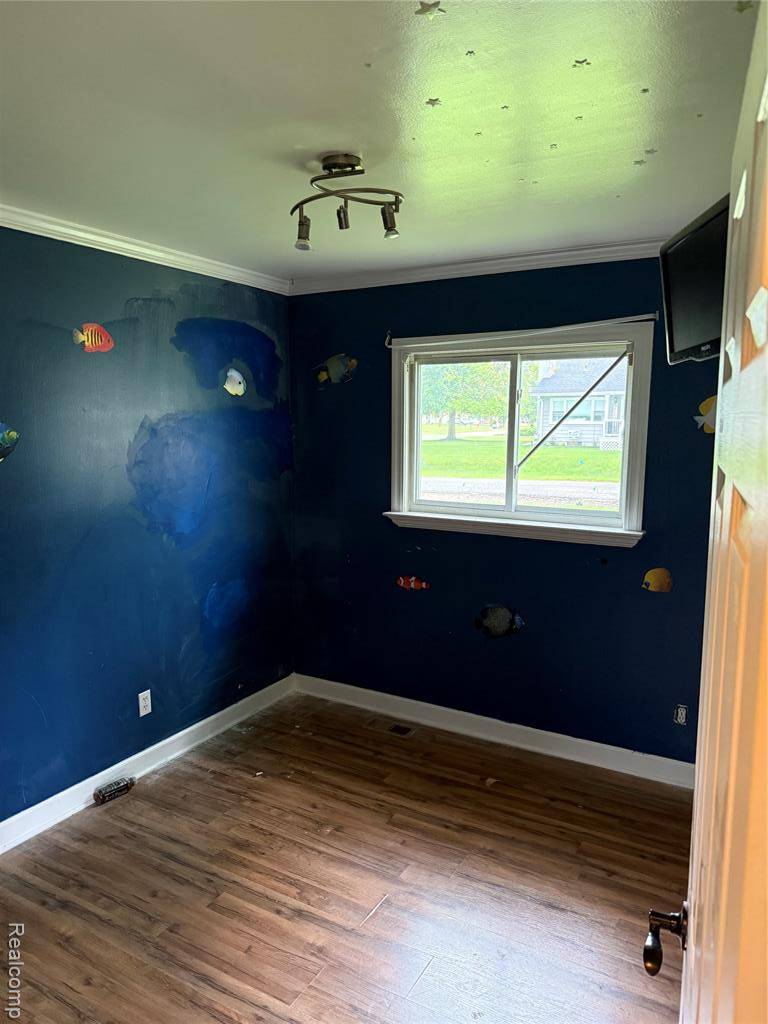 South Lyon, MI 48178,560 MCMUNN Street