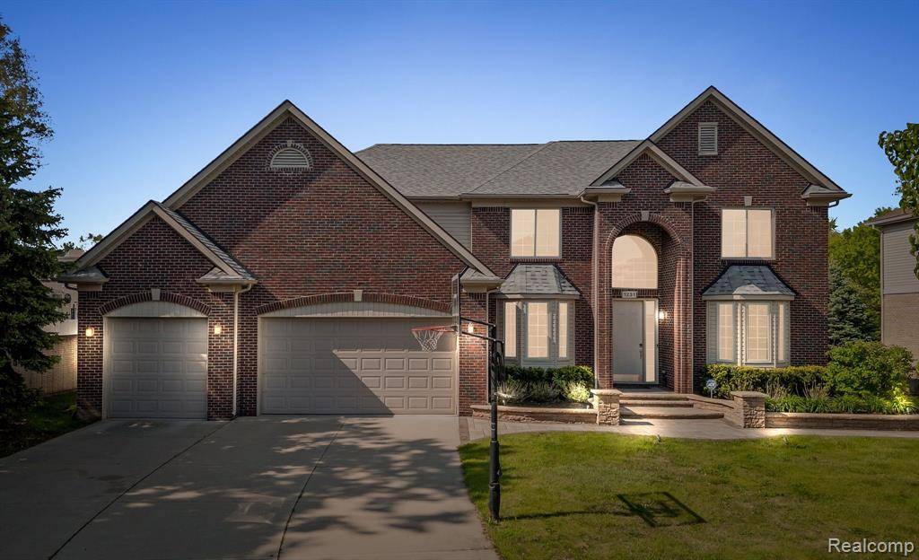 Troy, MI 48083,1231 BURNS Drive