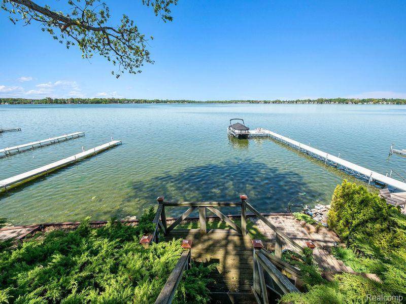 Novi, MI 48377,1294 E LAKE Drive