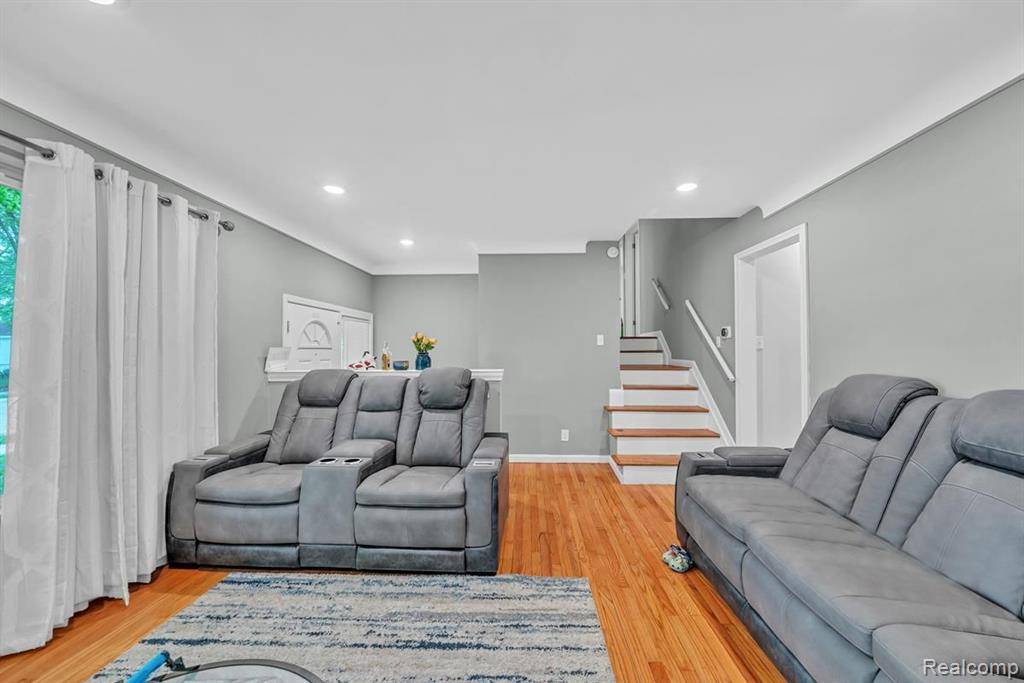 Eastpointe, MI 48021,22844 LISCOMB Avenue