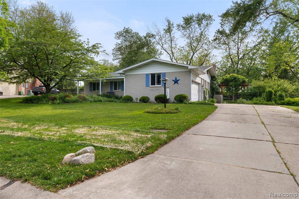 Farmington, MI 48335,36963 HEATHERTON Drive