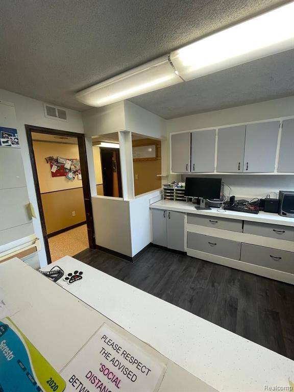 Redford Twp, MI 48240,26684 GRAND RIVER Avenue
